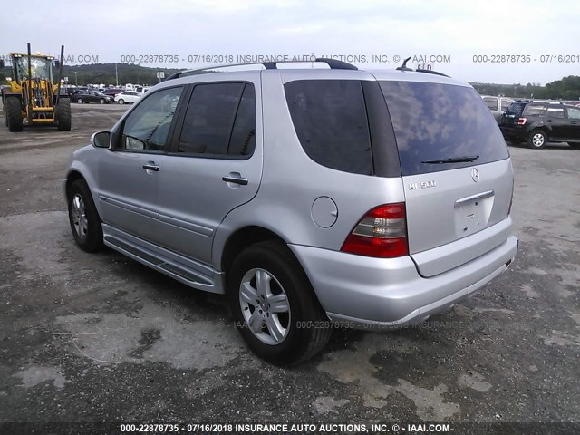 4JGAB75E45A558247 - 2005 MERCEDES-BENZ ML 500 SILVER photo 3