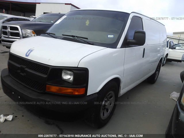 1GCSGAFX3C1144672 - 2012 CHEVROLET EXPRESS G1500  WHITE photo 2