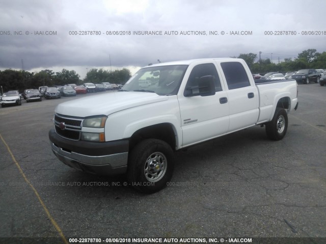 1GCHC23225F874440 - 2005 CHEVROLET SILVERADO C2500 HEAVY DUTY WHITE photo 2