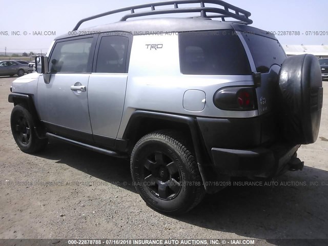 JTEBU11F270029740 - 2007 TOYOTA FJ CRUISER SILVER photo 3