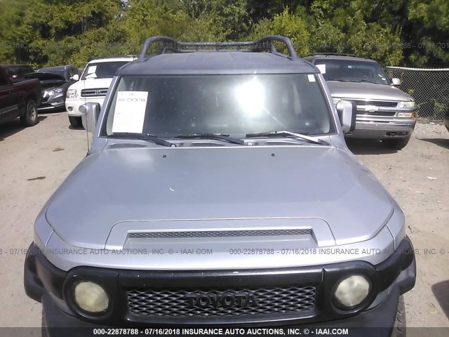 JTEBU11F270029740 - 2007 TOYOTA FJ CRUISER SILVER photo 6