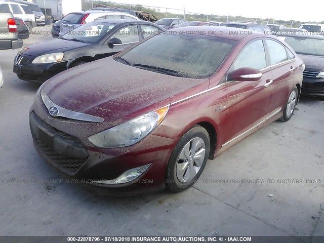 KMHEC4A41DA095492 - 2013 HYUNDAI SONATA HYBRID RED photo 2