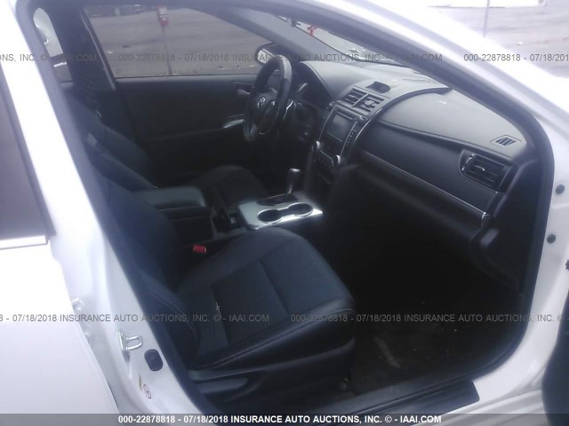 4T1BF1FKXDU717778 - 2013 TOYOTA CAMRY L/SE/LE/XLE 白色 照片 5