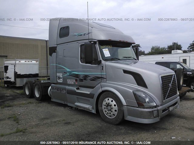 4V4NC9GH95N376594 - 2005 VOLVO VN GRAY photo 1