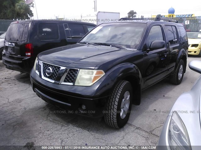 5N1AR18U17C612820 - 2007 NISSAN PATHFINDER LE/SE/XE BLACK photo 2