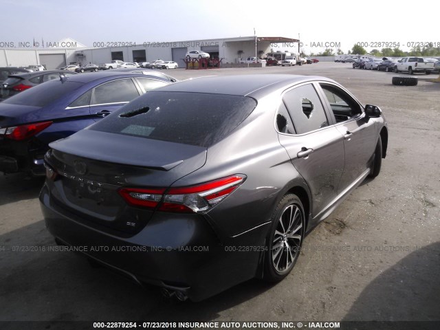 4T1B11HK8JU081238 - 2018 TOYOTA CAMRY L/LE/XLE/SE/XSE GRAY photo 4