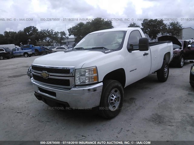 1GC0CVCG3BF136622 - 2011 CHEVROLET SILVERADO C2500 HEAVY DUTY WHITE photo 2