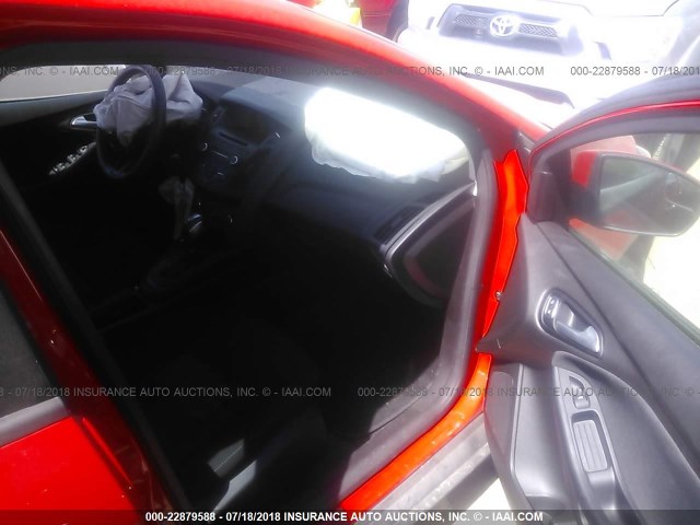 1FADP3F2XGL263909 - 2016 FORD FOCUS SE Կարմիր լուսանկար 5