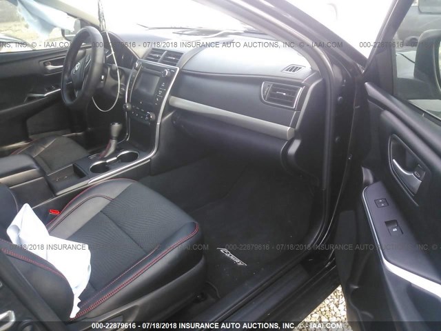 4T1BF1FK2GU164760 - 2016 TOYOTA CAMRY LE/XLE/SE/XSE BLACK photo 5