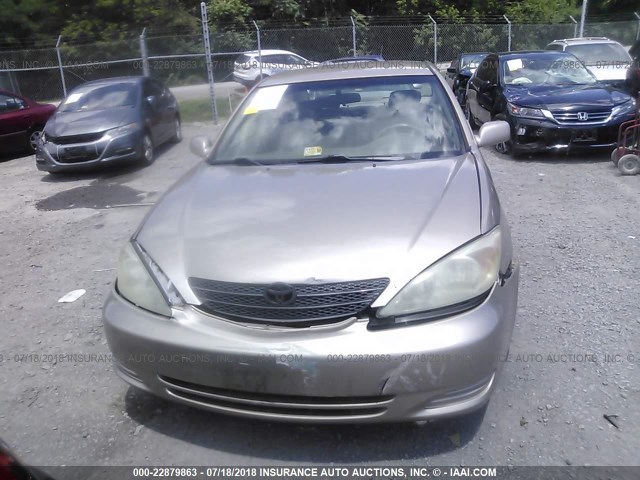 4T1BE32K32U082789 - 2002 TOYOTA CAMRY LE/XLE/SE 金色 照片 6