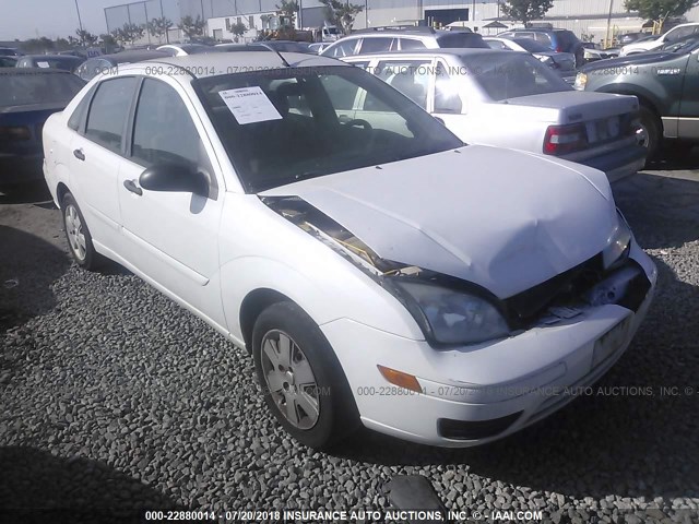 1FAFP34N07W280562 - 2007 FORD FOCUS ZX4/S/SE/SES WHITE photo 1