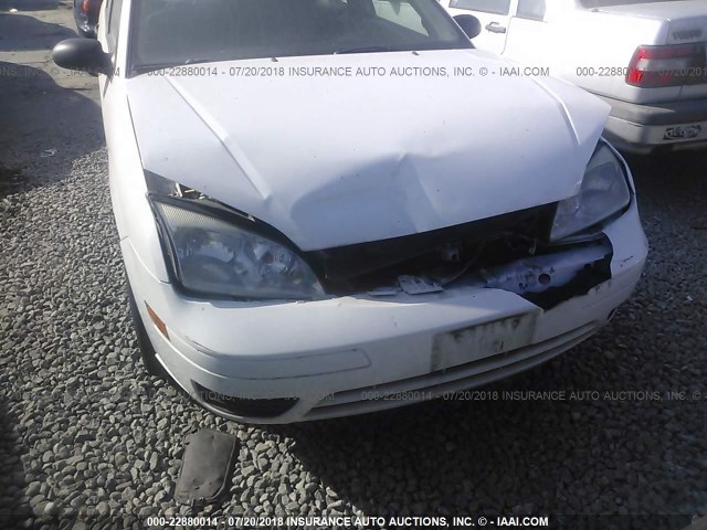 1FAFP34N07W280562 - 2007 FORD FOCUS ZX4/S/SE/SES WHITE photo 6