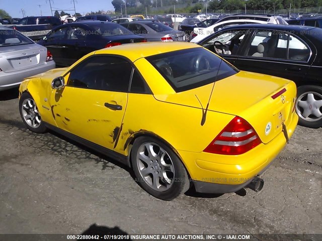 WDBKK47F4YF169515 - 2000 MERCEDES-BENZ SLK 230 KOMPRESSOR WHITE photo 3