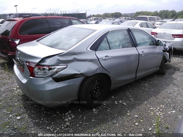 4T1BF1FK4HU722321 - 2017 TOYOTA CAMRY LE/XLE/SE/XSE 银色 照片 4