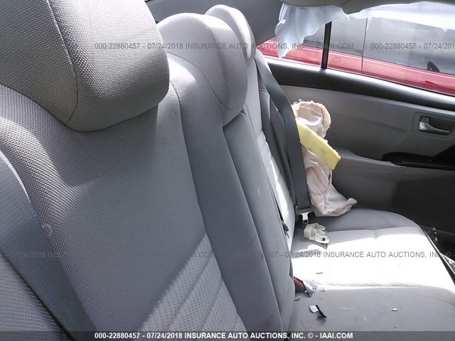 4T1BF1FK4HU722321 - 2017 TOYOTA CAMRY LE/XLE/SE/XSE 银色 照片 8