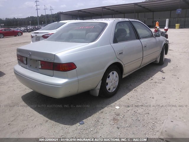 4T1BG22K3YU716583 - 2000 TOYOTA CAMRY CE/LE/XLE 银色 照片 4