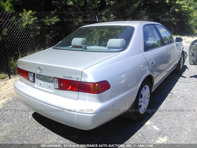4T1BG22KXYU629764 - 2000 TOYOTA CAMRY CE/LE/XLE 银色 照片 4