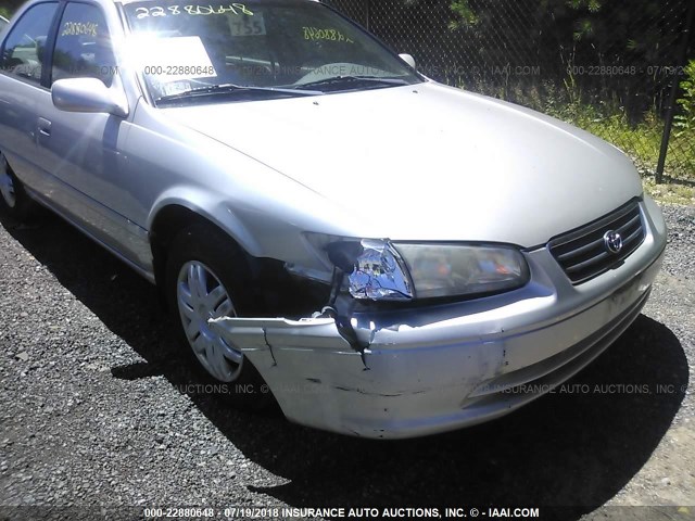 4T1BG22KXYU629764 - 2000 TOYOTA CAMRY CE/LE/XLE 银色 照片 6