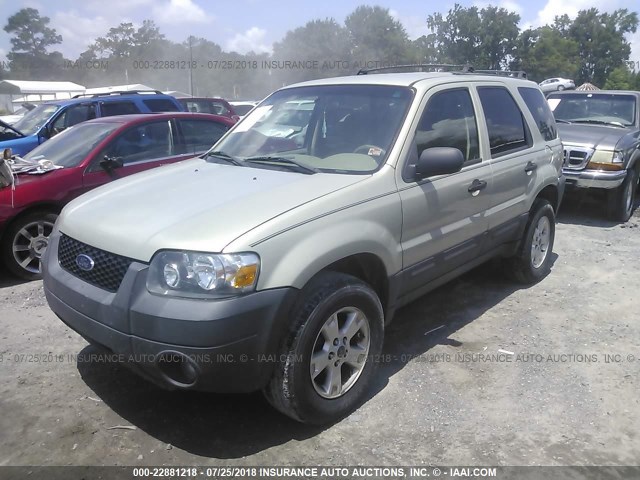 1FMYU03115DA25660 - 2005 FORD ESCAPE XLT SILVER photo 2