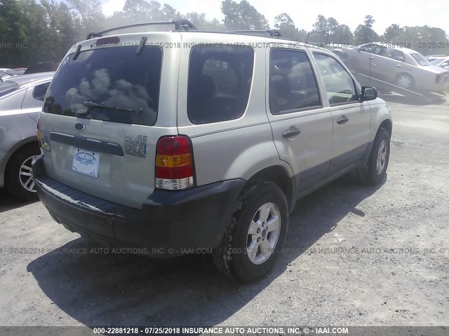 1FMYU03115DA25660 - 2005 FORD ESCAPE XLT SILVER photo 4