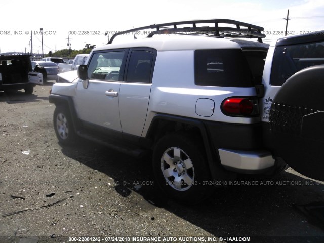 JTEBU11FX70003810 - 2007 TOYOTA FJ CRUISER SILVER photo 3