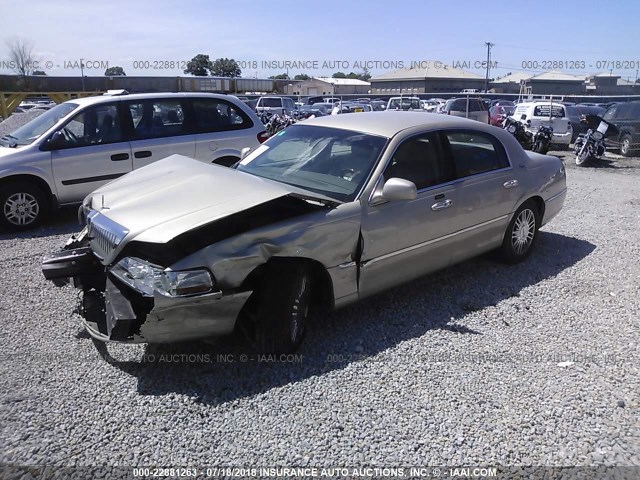 1LNHM82W06Y604712 - 2006 LINCOLN TOWN CAR SIGNATURE LIMITED TAN photo 2