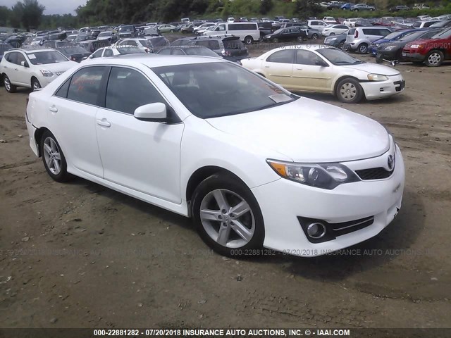 4T1BF1FK4EU311755 - 2014 TOYOTA CAMRY L/SE/LE/XLE 白色 照片 1