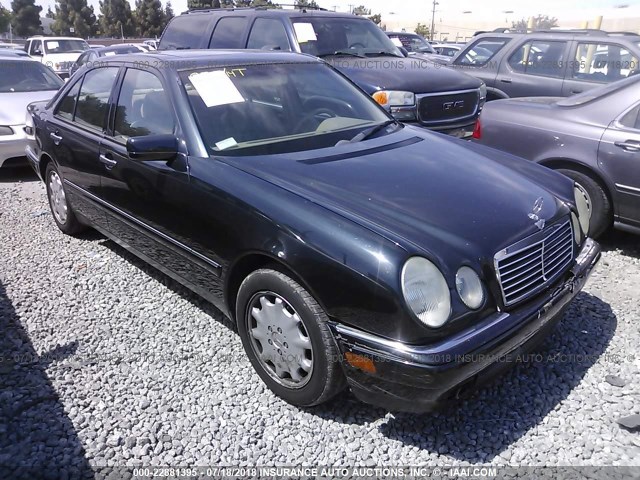 WDBJF65F7WA701932 - 1998 MERCEDES-BENZ E 320 Dark Blue photo 1