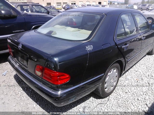 WDBJF65F7WA701932 - 1998 MERCEDES-BENZ E 320 Dark Blue photo 4