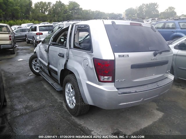 1J4GR48K55C674372 - 2005 JEEP GRAND CHEROKEE LAREDO/COLUMBIA/FREEDOM SILVER photo 3