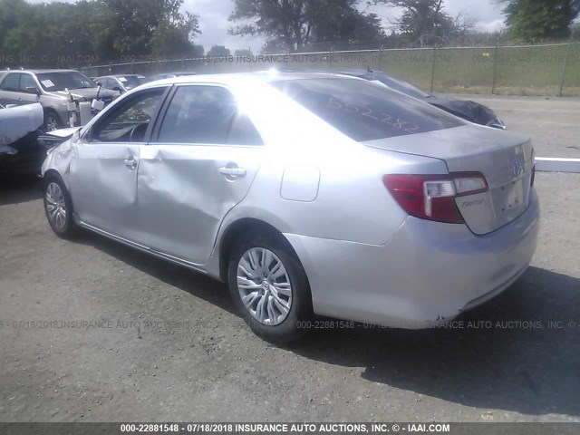 4T4BF1FK1DR331000 - 2013 TOYOTA CAMRY L/SE/LE/XLE SILVER photo 3