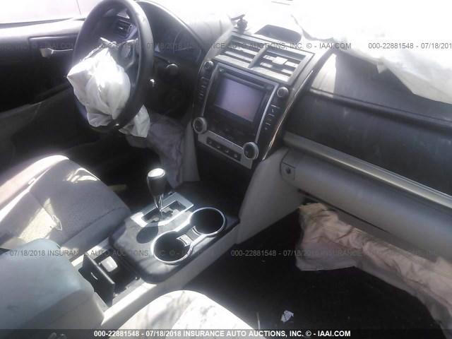 4T4BF1FK1DR331000 - 2013 TOYOTA CAMRY L/SE/LE/XLE 银色 照片 5