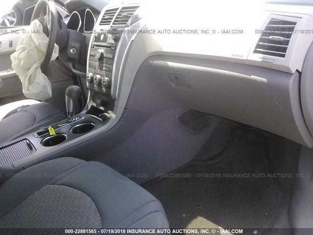 1GNKREED9CJ261401 - 2012 CHEVROLET TRAVERSE LS SILVER photo 5