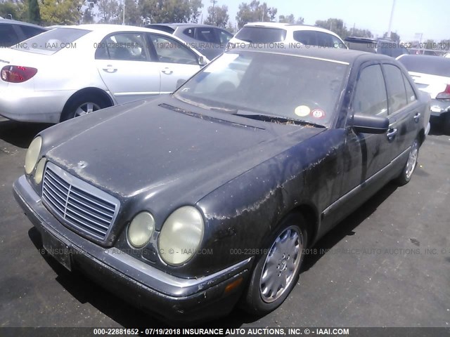 WDBJF55F5VJ027711 - 1997 MERCEDES-BENZ E 320 BLACK photo 2