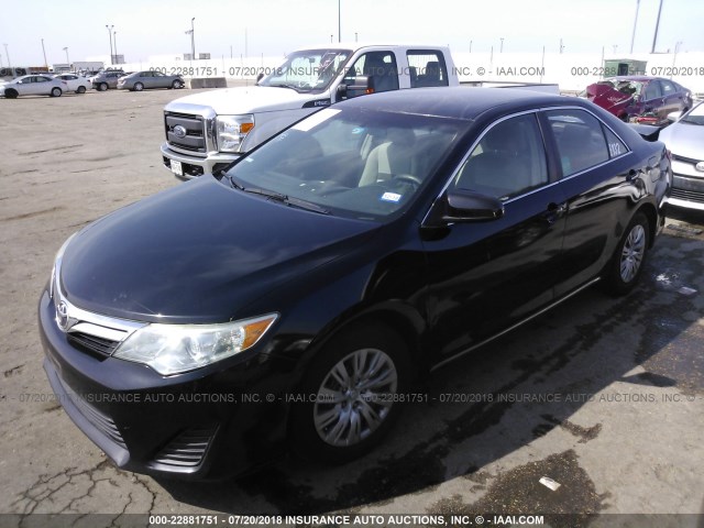 4T1BF1FK0DU227432 - 2013 TOYOTA CAMRY L/SE/LE/XLE შავი ფოტო 2