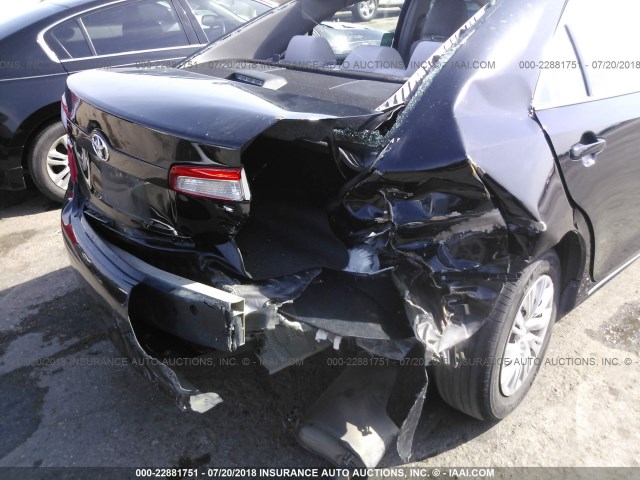 4T1BF1FK0DU227432 - 2013 TOYOTA CAMRY L/SE/LE/XLE შავი ფოტო 6