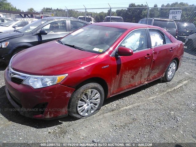 4T1BD1FK6CU061213 - 2012 TOYOTA CAMRY HYBRID/LE/XLE RED photo 2