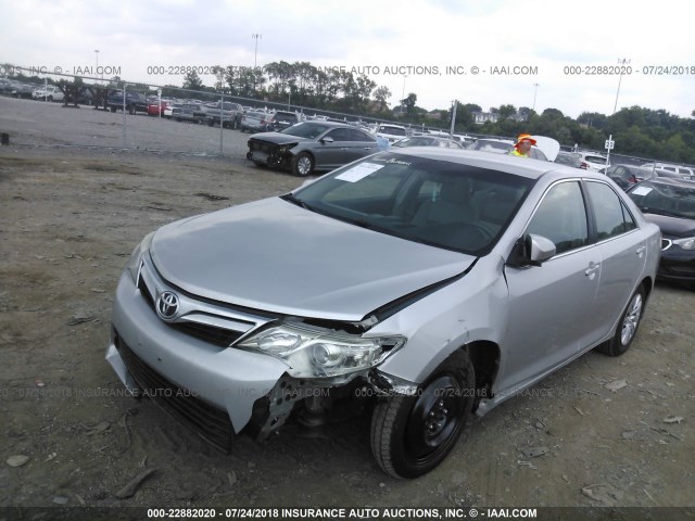 4T1BF1FK5CU129821 - 2012 TOYOTA CAMRY SE/LE/XLE SILVER photo 2