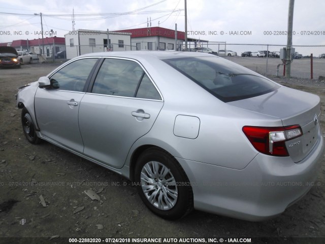 4T1BF1FK5CU129821 - 2012 TOYOTA CAMRY SE/LE/XLE SILVER photo 3