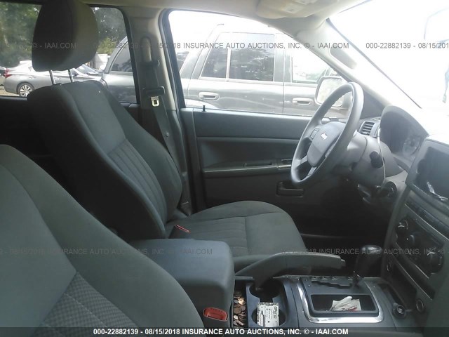 1J4GR48KX5C695766 - 2005 JEEP GRAND CHEROKEE LAREDO/COLUMBIA/FREEDOM 白色 照片 5