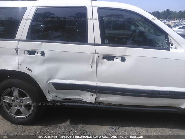 1J4GR48KX5C695766 - 2005 JEEP GRAND CHEROKEE LAREDO/COLUMBIA/FREEDOM 白色 照片 6
