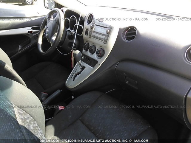 2T1KU40E69C134157 - 2009 TOYOTA COROLLA MATRIX  GRAY photo 5