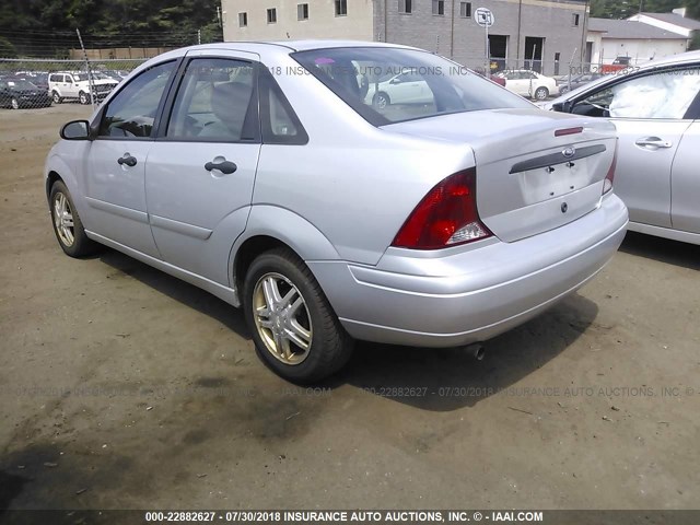 1FAFP34Z73W327521 - 2003 FORD FOCUS SE COMFORT/SE SPORT SILVER photo 3