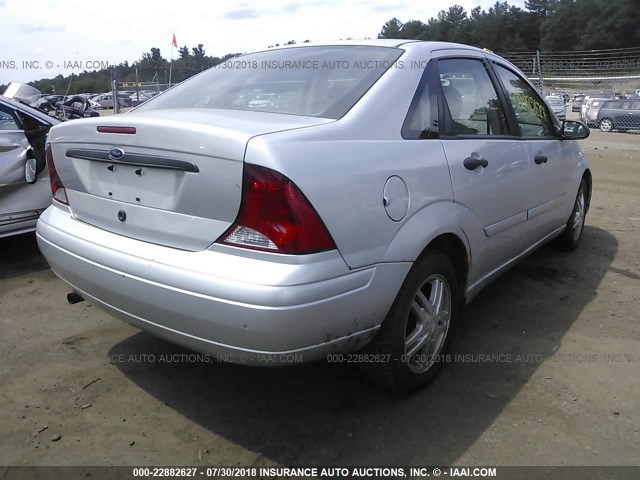 1FAFP34Z73W327521 - 2003 FORD FOCUS SE COMFORT/SE SPORT SILVER photo 4