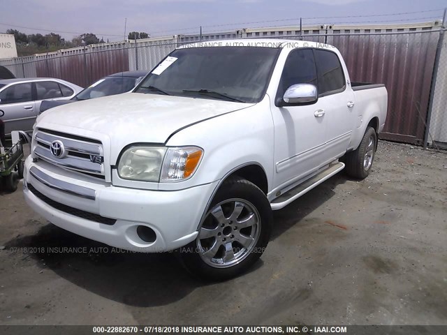 5TBET34186S522763 - 2006 TOYOTA TUNDRA DOUBLE CAB SR5 WHITE photo 2