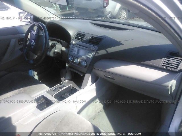 4T1BE46KX8U216691 - 2008 TOYOTA CAMRY CE/LE/XLE/SE SILVER photo 5