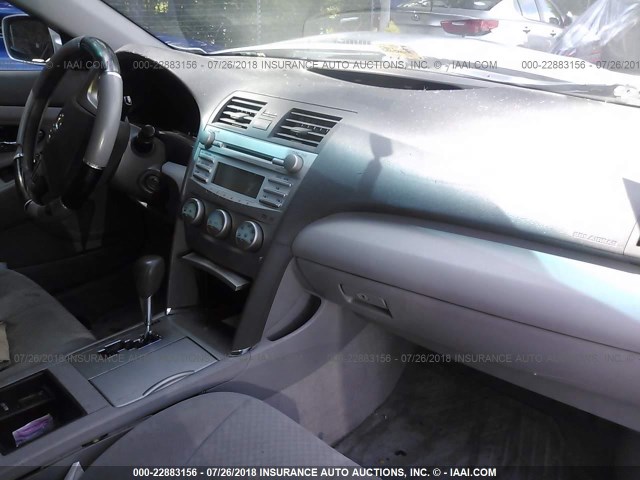 4T1BE46K19U290714 - 2009 TOYOTA CAMRY SE/LE/XLE SILVER photo 5