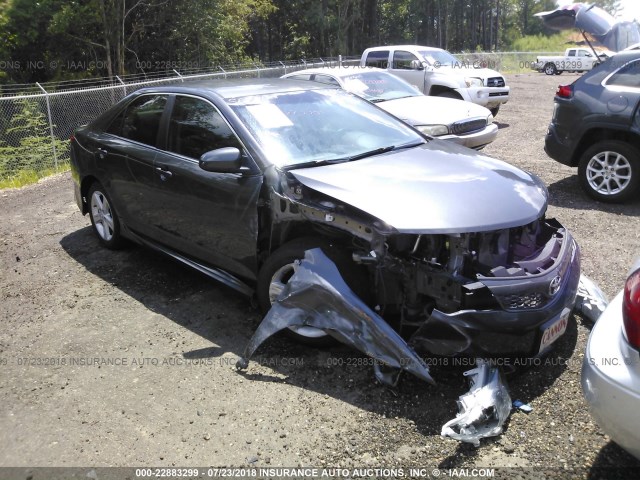 4T1BF1FK7DU260637 - 2013 TOYOTA CAMRY L/SE/LE/XLE 灰色 照片 1