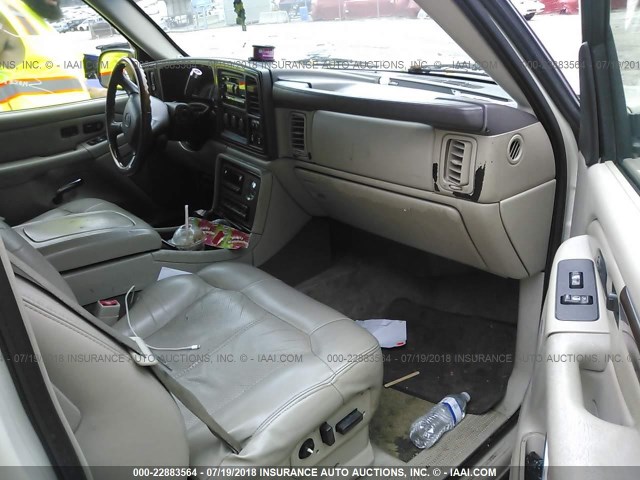 1GYEK63NX2R200712 - 2002 CADILLAC ESCALADE LUXURY თეთრი ფოტო 5