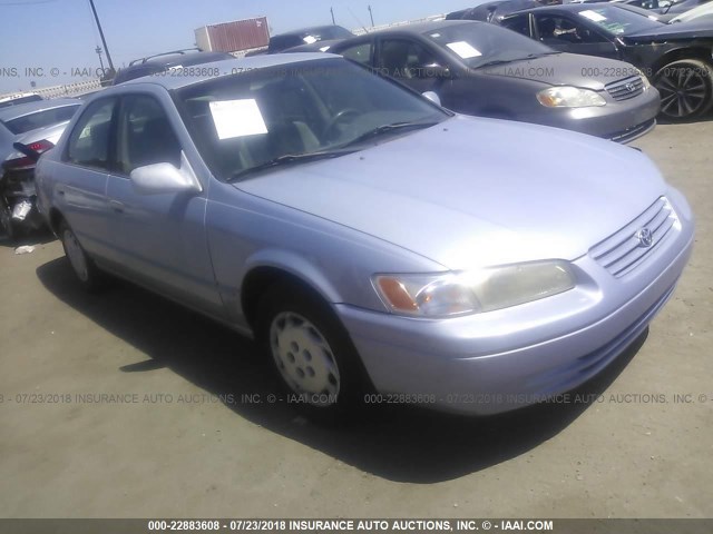 4T1BG22K8VU030650 - 1997 TOYOTA CAMRY CE/LE/XLE ღია ლურჯი ფოტო 1